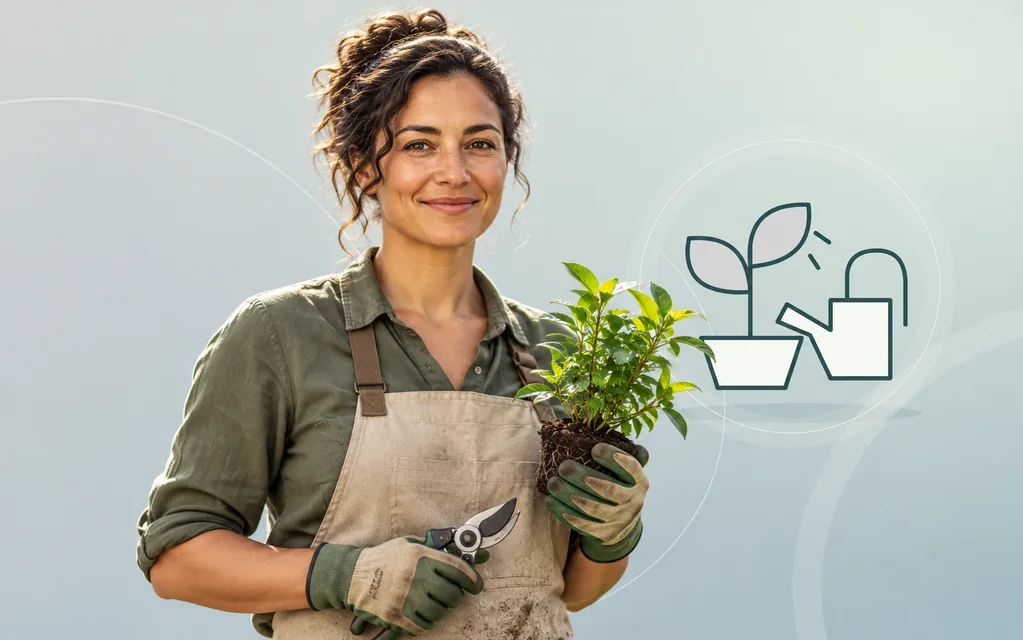 Gärtnerin mit Handschuhen und Jungpflanze vor grafischem Pflanzenmotiv.