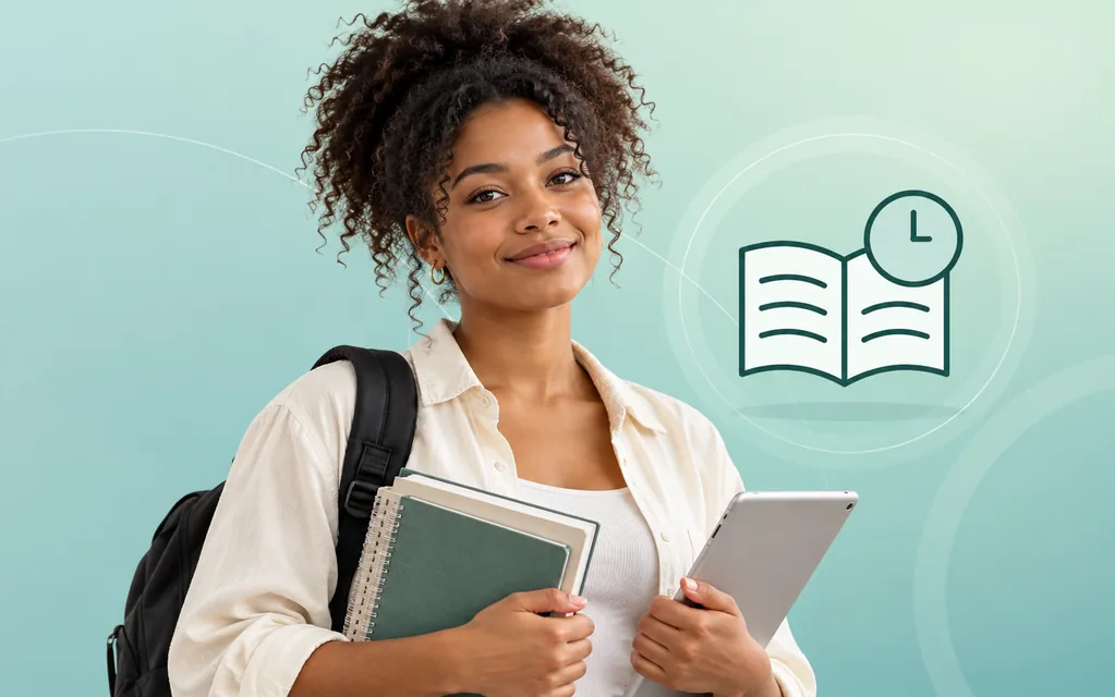 Studentin mit Büchern, Rucksack und Tablet vor grafischem Buch- und Uhrmotiv – Studentenjob.