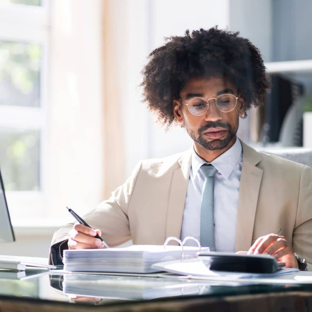 Account-Manager am Arbeitsplatz – Vertriebspersonal für Kundenbetreuung und Account Management über CALUMA finden