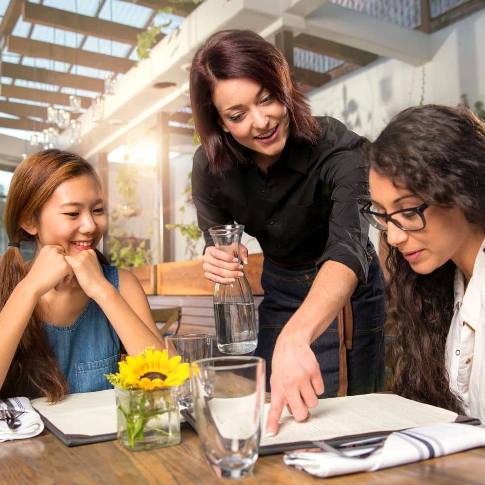 Servicekraft per Personalvermittlung finden und buchen