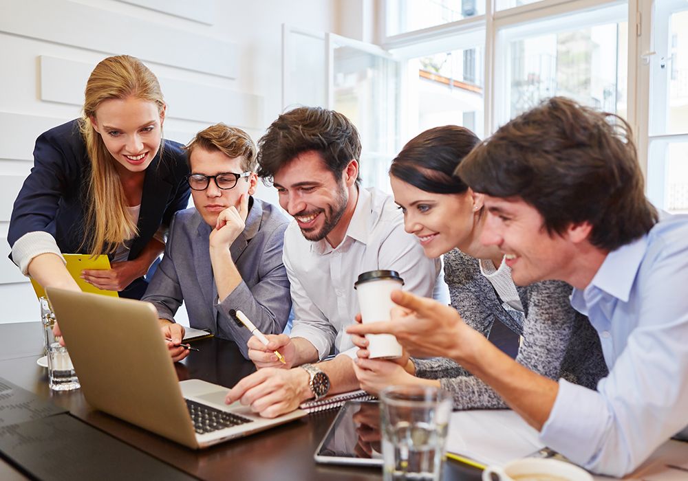 Sie möchten selbst aktiv werden und Kosten bei der Personalvermittlung sparen. Dann kontaktieren Sie einfach selbst Kandidaten in unserem Kandidatenpool. Aktuelle Lebensläufe und Profile von Talenten – bei täglich neuen Kandidaten ist die Auswahl in der Datenbank groß.