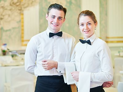 Level-2-Catering-Hostessen buchen