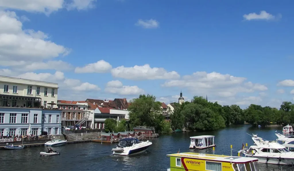 Stadtansicht von Brandenburg an der Havel – Personal für Gastronomie, Hotellerie und Tourismus bei CALUMA