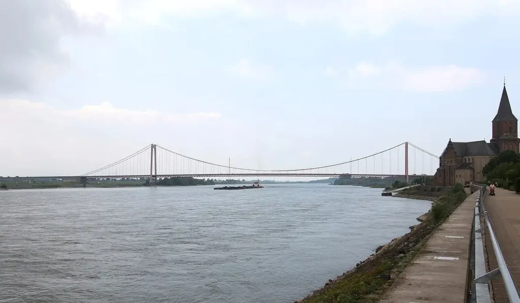 Stadtansicht von Emmerich am Rhein – Personal für Gastronomie, Hotellerie und Tourismus bei CALUMA