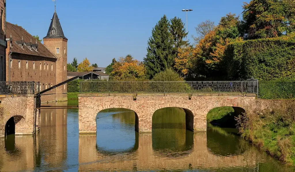 Stadtansicht von Erftstadt – Personal buchen und Jobs finden bei CALUMA