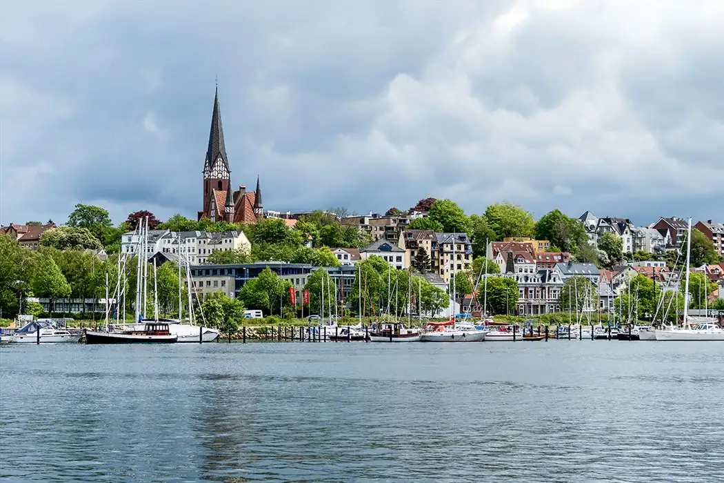 Stadtansicht von Flensburg – Einsatzort für Empfangsmitarbeiter in Besucherbetreuung, Telefonzentrale und Front Office | CALUMA