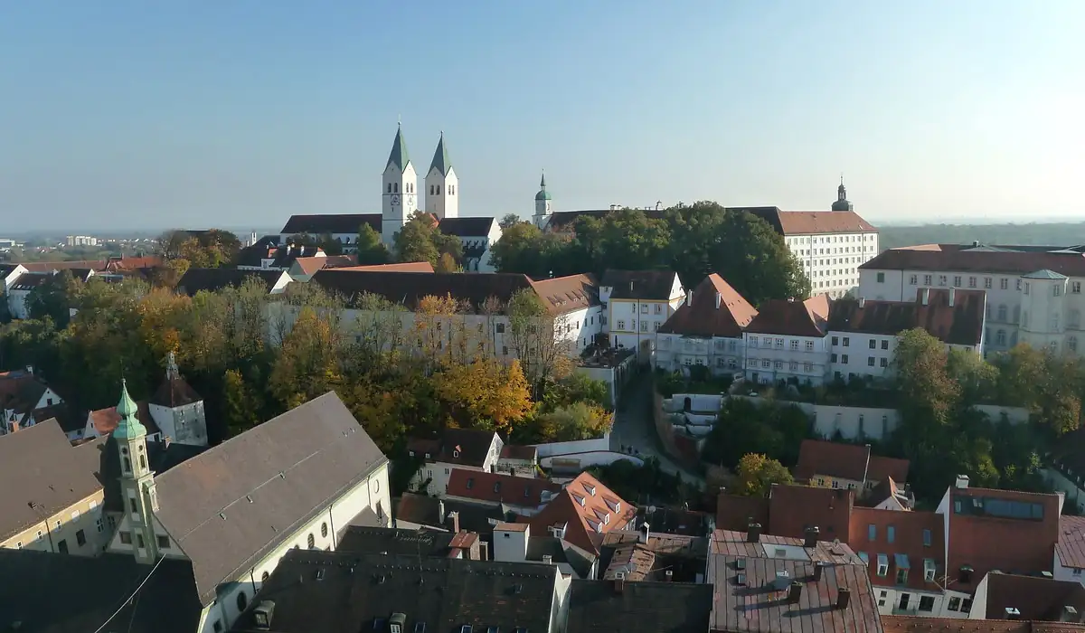 Stadtansicht von Freising – Einsatzort für Interviewer bei Kundenbefragungen, Marktforschung, Meinungsforschung und Field Research über CALUMA