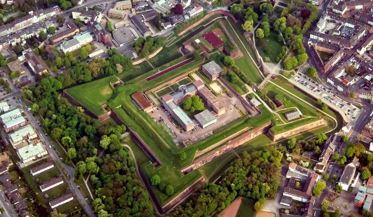 Stadtansicht von Jülich – Einsatzort für Chef-Hostessen bei Messen, Events, Kongressen und Hospitality über CALUMA