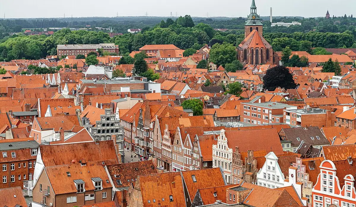 Stadtansicht von Lüneburg – Einsatzort für Stagehands bei Konzerten, Messen, Festivals, Bühnenaufbau und Eventproduktionen über CALUMA