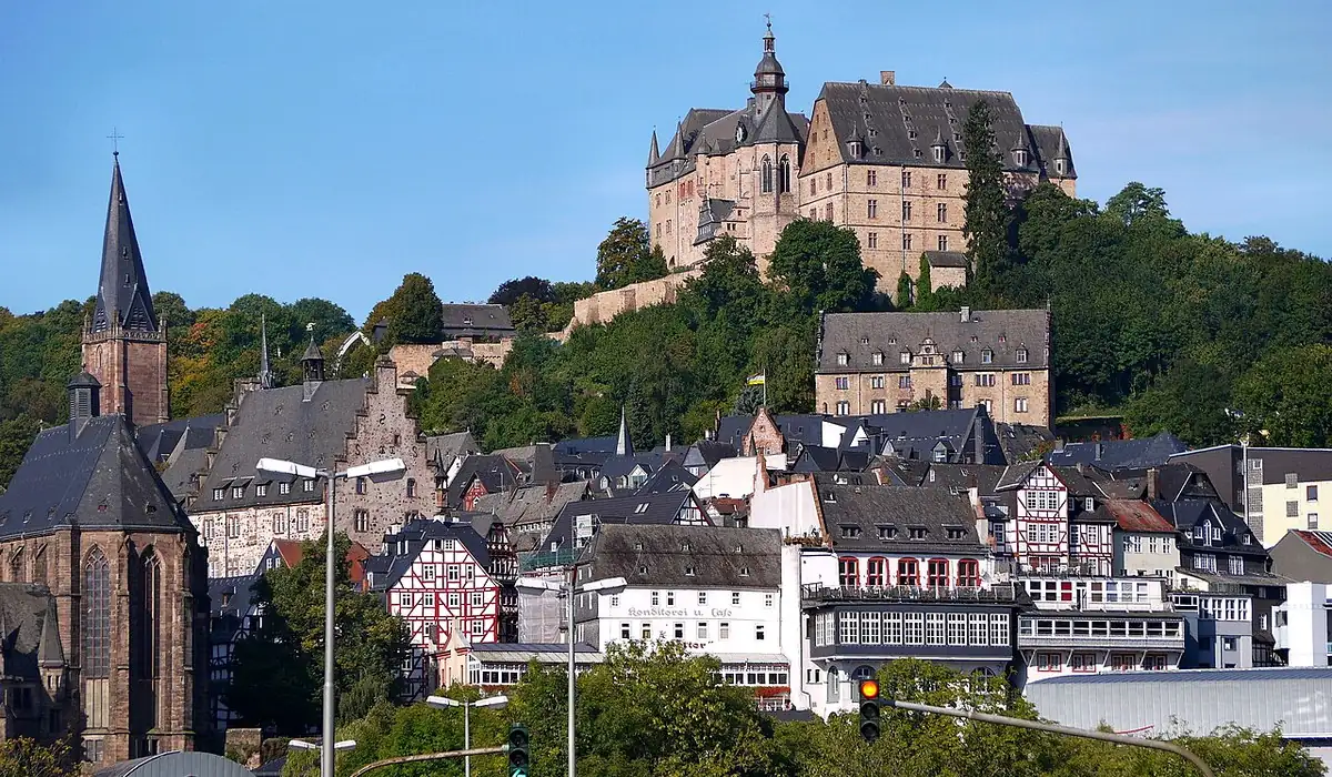 Stadtansicht von Marburg – Einsatzort für Interviewer bei Kundenbefragungen, Marktforschung, Meinungsforschung und Field Research über CALUMA