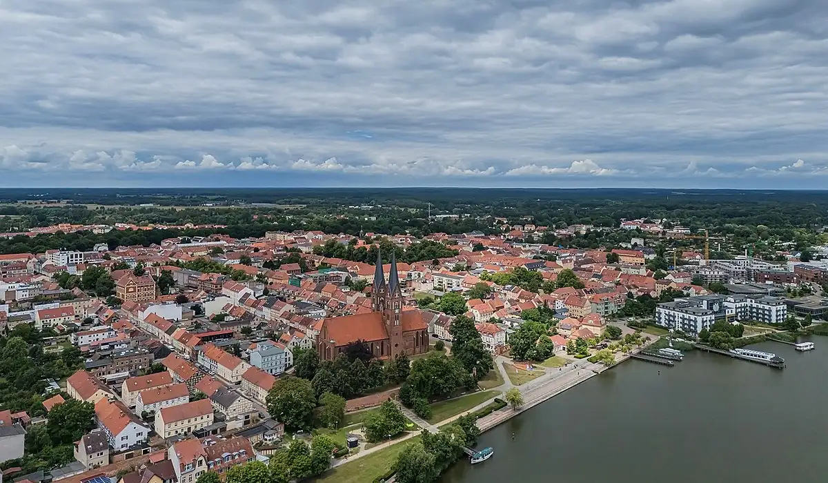 Stadtansicht von Neuruppin – Einsatzort für Aufbauhelfer bei Events und Messen über CALUMA
