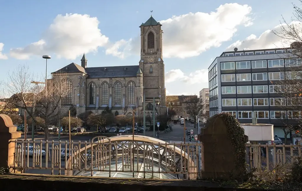 Stadtansicht von Neuss – Berufsleben gestalten und regionale Jobs bei CALUMA finden