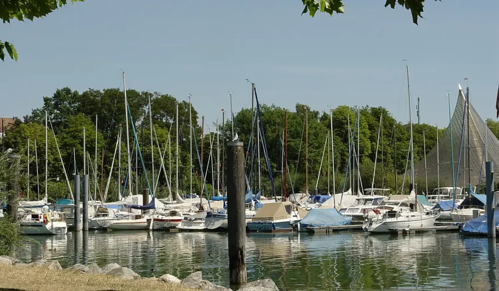 Stadtansicht von Radolfzell am Bodensee – Berufsleben gestalten und regionale Jobs bei CALUMA finden