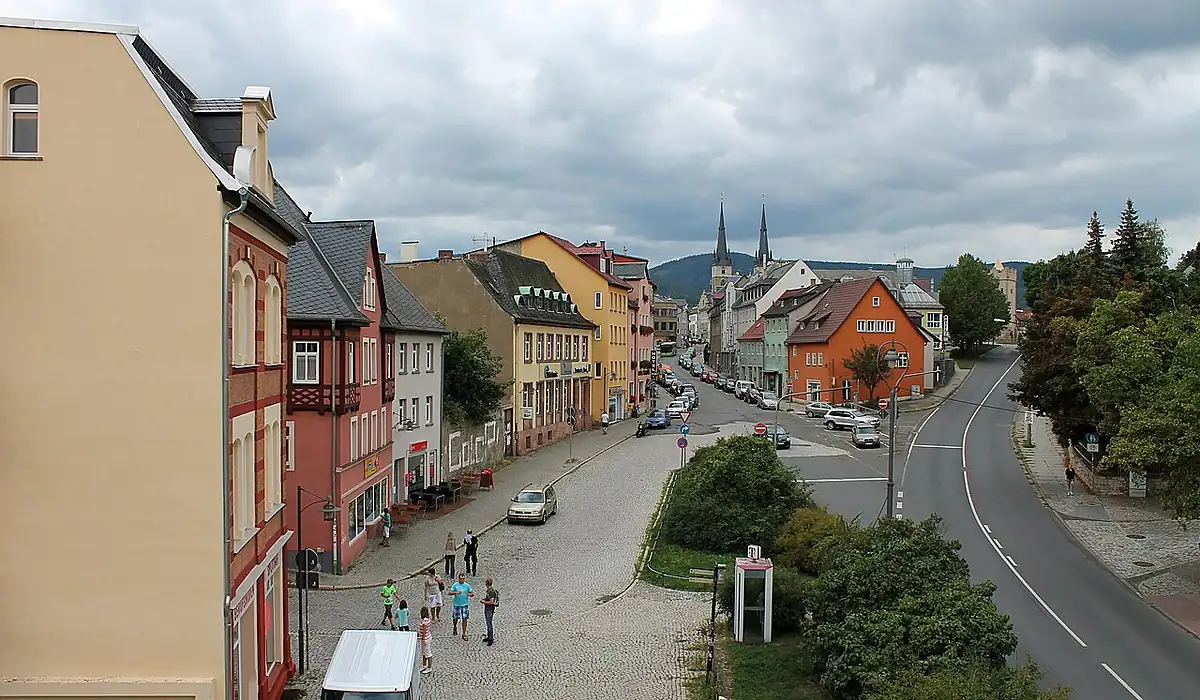 Stadtansicht von Saalfeld/Saale – Einsatzort für Köche in Restaurants, Hotels und Großküchen | CALUMA