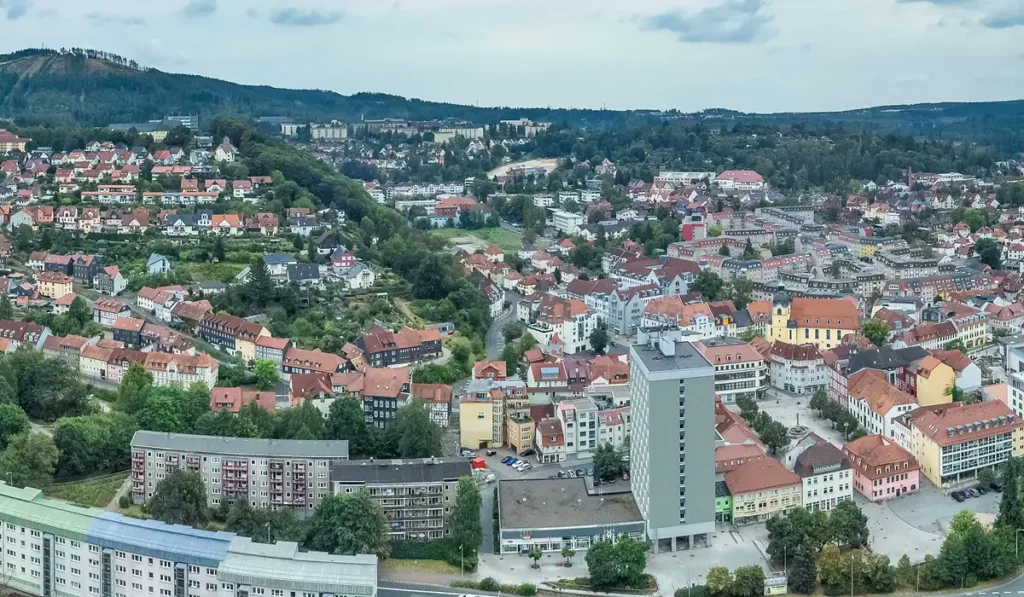 Stadtansicht von Suhl – Berufsleben gestalten und regionale Jobs bei CALUMA finden