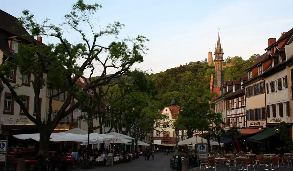 Stadtansicht von Weinheim – regionale Suche nach Gelegenheitsjobs bei CALUMA