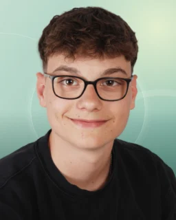 Profilfoto von Robin aus Büttelborn. Berufswunsch: Lagerhelfer/in und Warenverräumer/in. Branche: Logistik, Transport, Verkehr.