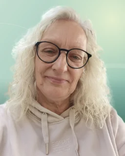 Profilfoto von Mirjam aus Düren. Berufswunsch: Empfangsmitarbeiter/in. Branche: Kundenservice.