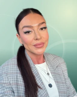 Profilfoto von Margarita aus München. Berufswunsch: Assistenz der Geschäftsführung und Catering-Hostess / Host. Branche: Bauwesen, Architektur und Events, Messen, Promotion.
