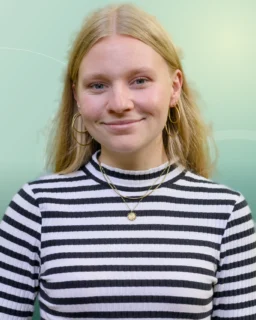 Profilfoto von Alina aus Freiburg im Breisgau. Berufswunsch: Fachlehrer/in – Sonderschulen. Branche: Bildung, Pädagogik.