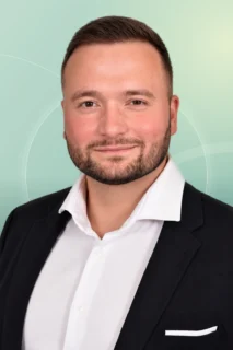 Profilfoto von Tarik aus Rüsselsheim am Main. Berufswunsch: Psychologische/r Psychotherapeut/in. Branche: Kundenservice und Logistik, Transport, Verkehr.