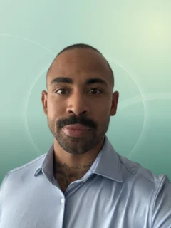 Profilfoto von Marvin aus Düsseldorf. Berufswunsch: Altenpflegehelfer/in und Gebäudereinigermeister/in. Branche: Logistik, Transport, Verkehr und Reinigung, Facility Management.
