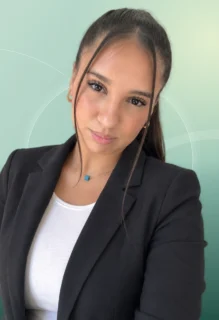 Profilfoto von Senem aus Solingen. Berufswunsch: Lehrer/in – Grundschulen (Primarstufe). Branche: Bildung, Pädagogik und Events, Messen, Promotion.