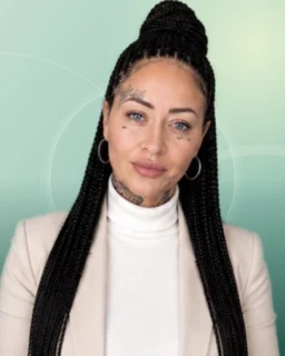 Profilfoto von Svenja aus Erlangen. Berufswunsch: Bürohelfer/in. Branche: Kundenservice und Management.