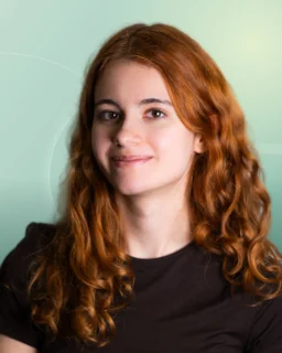 Profilfoto von Sara aus Neunkirchen. Berufswunsch: Callcenter Agent/in und Social-Media-Manager/in. Branche: Kundenservice.