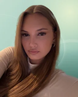 Profilfoto von Neele aus Rheda-Wiedenbrück. Berufswunsch: Modedesigner/in und Kosmetiker/in. Branche: Körperpflege, Hauswirtschaft, Hygiene.