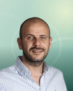 Profilfoto von Deni aus Helmstedt. Berufswunsch: Paketzusteller/in und Lieferfahrer/in. Branche: Logistik, Transport, Verkehr.