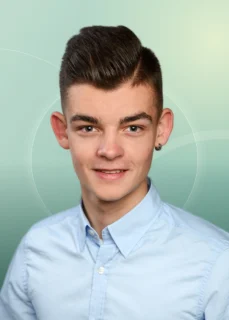 Profilfoto von Nico aus Aalen. Berufswunsch: Check-In Mitarbeiter/in und Empfangsmitarbeiter/in. Branche: Gastronomie, Hotellerie, Tourismus.