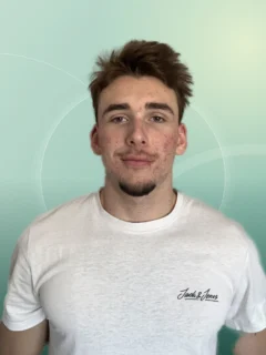 Profilfoto von Matheo. Berufswunsch: Fremdsprachenlehrer/in und Rooms-Division-Manager/in. Branche: Gastronomie, Hotellerie, Tourismus und Holz, Papier.