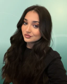 Profilfoto von Laura aus Gütersloh. Berufswunsch: Kaufmann/-frau – Büromanagement. Branche: Kundenservice.