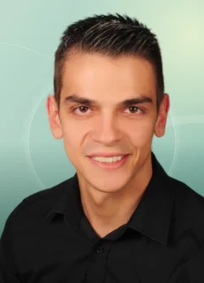 Profilfoto von Rasit aus Bremen. Berufswunsch: Helfer/in. Branche: Design, Musik, Tanz, Schauspiel und Events, Messen, Promotion.