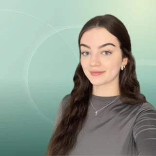Profilfoto von Lena aus Kaltenkirchen. Berufswunsch: Bürohelfer/in. Branche: Bildung, Pädagogik und Kundenservice.