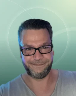 Profilfoto von Dennis aus Schwelm. Berufswunsch: Performance-Marketing-Manager/in und Influencer-Marketing-Manager/in. Branche: Verkauf, Handel und Beratung, Consulting.