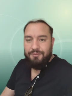 Profilfoto von Madalin aus Krefeld. Berufswunsch: Alltagshelfer/in und Auf- & Abbauhelfer/in. Branche: Körperpflege, Hauswirtschaft, Hygiene.