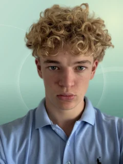 Profilfoto von Merlin aus Lemgo. Berufswunsch: Fußballtrainer/in und Influencer-Marketing-Manager/in. Branche: Elektronik und Events, Messen, Promotion.