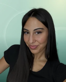 Profilfoto von Beyza aus Stuttgart. Berufswunsch: Architekt/in und Check-In Mitarbeiter/in. Branche: Bauwesen, Architektur und Kundenservice.