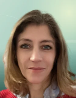 Profilfoto von Clara aus Mühltal. Berufswunsch: Bürohelfer/in und Check-In Mitarbeiter/in. Branche: Events, Messen, Promotion und Finanzen, Buchhaltung.
