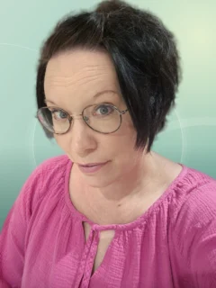 Profilfoto von Kira aus Emsdetten. Berufswunsch: Bürohelfer/in und Check-In Mitarbeiter/in. Branche: Gastronomie, Hotellerie, Tourismus und Holz, Papier.