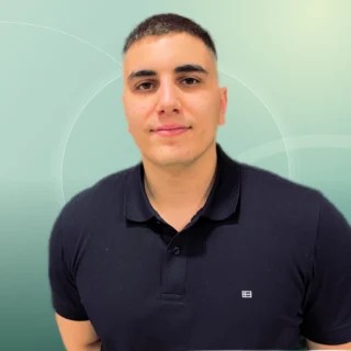Profilfoto von Mustafa aus Berlin. Berufswunsch: Check-In Mitarbeiter/in. Branche: Kundenservice.