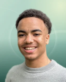 Profilfoto von Pablo aus Königslutter am Elm. Berufswunsch: Logistikhelfer/in und Warenverräumer/in. Branche: Logistik, Transport, Verkehr und Produktion, Fertigung.