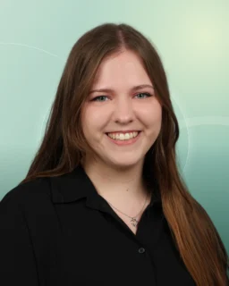 Profilfoto von Selina aus Buch. Berufswunsch: Designer/in – Grafik und Fachkraft – Lagerlogistik. Branche: Design, Musik, Tanz, Schauspiel und Logistik, Transport, Verkehr.