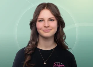 Profilfoto von Cora aus Leipzig. Berufswunsch: Event-Moderator/in und Influencer. Branche: Design, Musik, Tanz, Schauspiel und Events, Messen, Promotion.