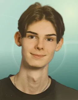 Profilfoto von Julian aus Hof. Berufswunsch: Logistikhelfer/in. Branche: Kundenservice und Logistik, Transport, Verkehr.