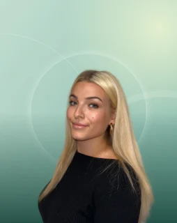 Profilfoto von Celine. Berufswunsch: Kaufmann/-frau – Büromanagement. Branche: Beratung, Consulting und Bildung, Pädagogik.