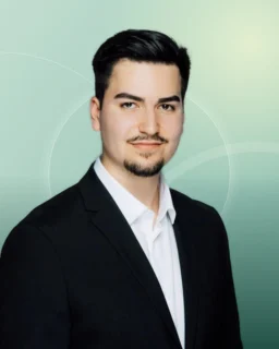 Profilfoto von Louis. Berufswunsch: Bürohelfer/in. Branche: Logistik, Transport, Verkehr und Beratung, Consulting.
