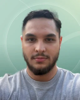 Profilfoto von Furkan aus Sindelfingen. Berufswunsch: Staplerfahrer/in. Branche: Logistik, Transport, Verkehr und Management.